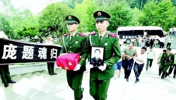 牲47岁母亲4次试管诞龙凤胎含泪照全家福j9九游会真人游戏第一儿子在天津爆炸中牺(图1)