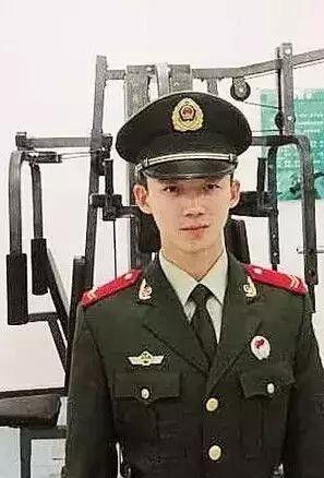 牲47岁母亲4次试管诞龙凤胎含泪照全家福j9九游会真人游戏第一儿子在天津爆炸中牺(图6)