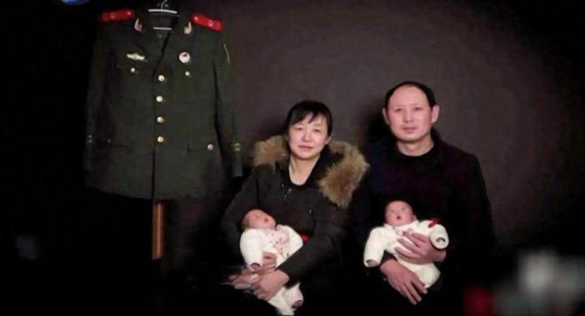 牲47岁母亲4次试管诞龙凤胎含泪照全家福j9九游会真人游戏第一儿子在天津爆炸中牺(图8)