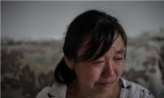 牲47岁母亲4次试管诞龙凤胎含泪照全家福j9九游会真人游戏第一儿子在天津爆炸中牺(图16)