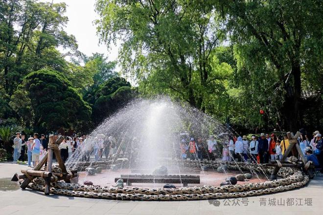 青城山都江堰太火爆NPC白娘子被求合影到宕机j9九游会俱乐部登录入口顶流实锤！这个五一(图14)
