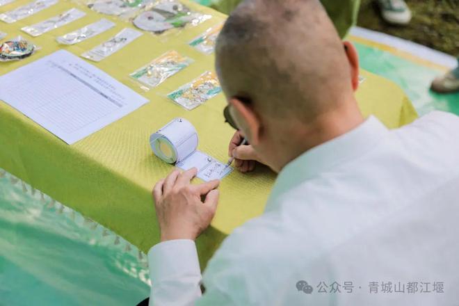 青城山都江堰太火爆NPC白娘子被求合影到宕机j9九游会俱乐部登录入口顶流实锤！这个五一(图10)