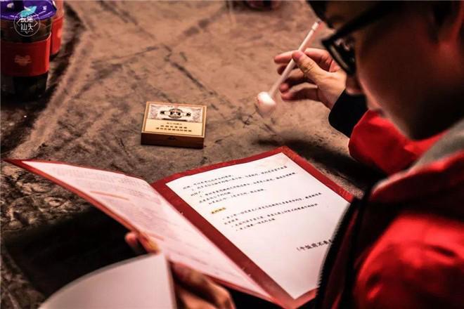 卖桌椅板凳回血为何会一年倒闭上千家？j9九游会登录曾经红极一时的剧本杀