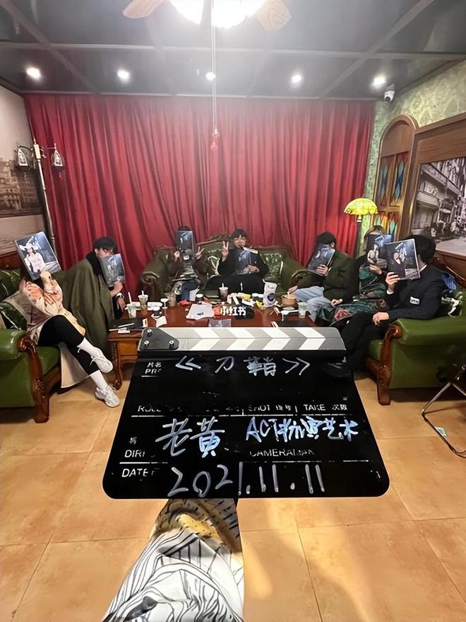 卖桌椅板凳回血为何会一年倒闭上千家？j9九游会登录曾经红极一时的剧本杀(图4)